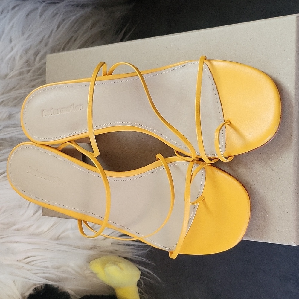 🎉HOST PICK!🎉 Reformation Rachel Sandal